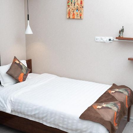Cube House Osh Hotel ภายนอก รูปภาพ