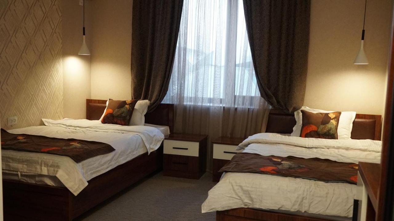 Cube House Osh Hotel ภายนอก รูปภาพ
