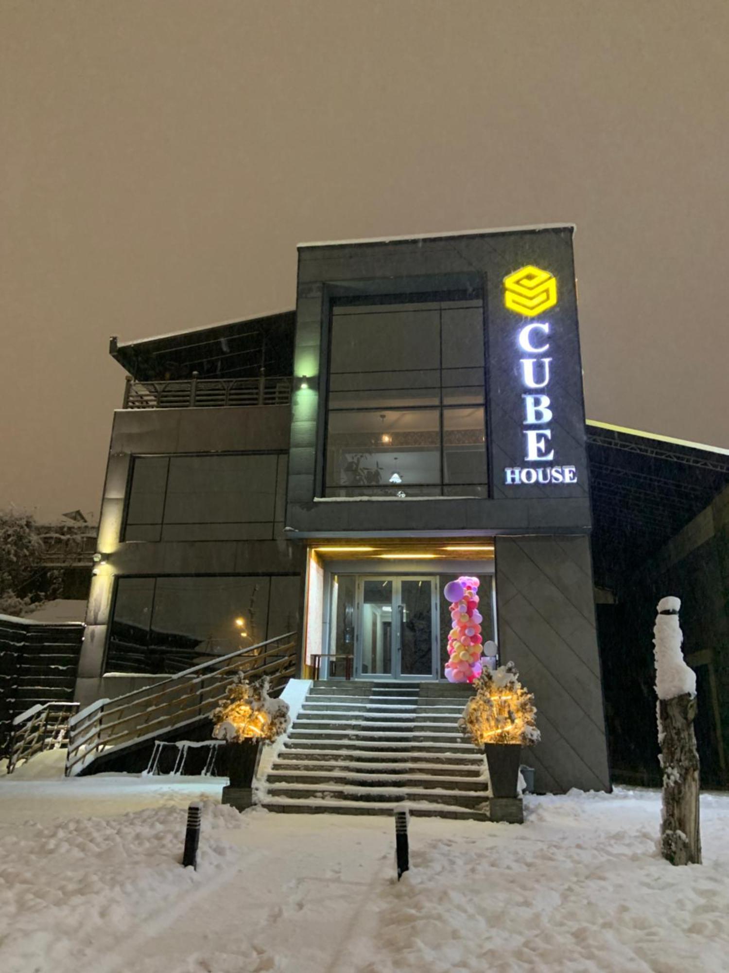 Cube House Osh Hotel ภายนอก รูปภาพ