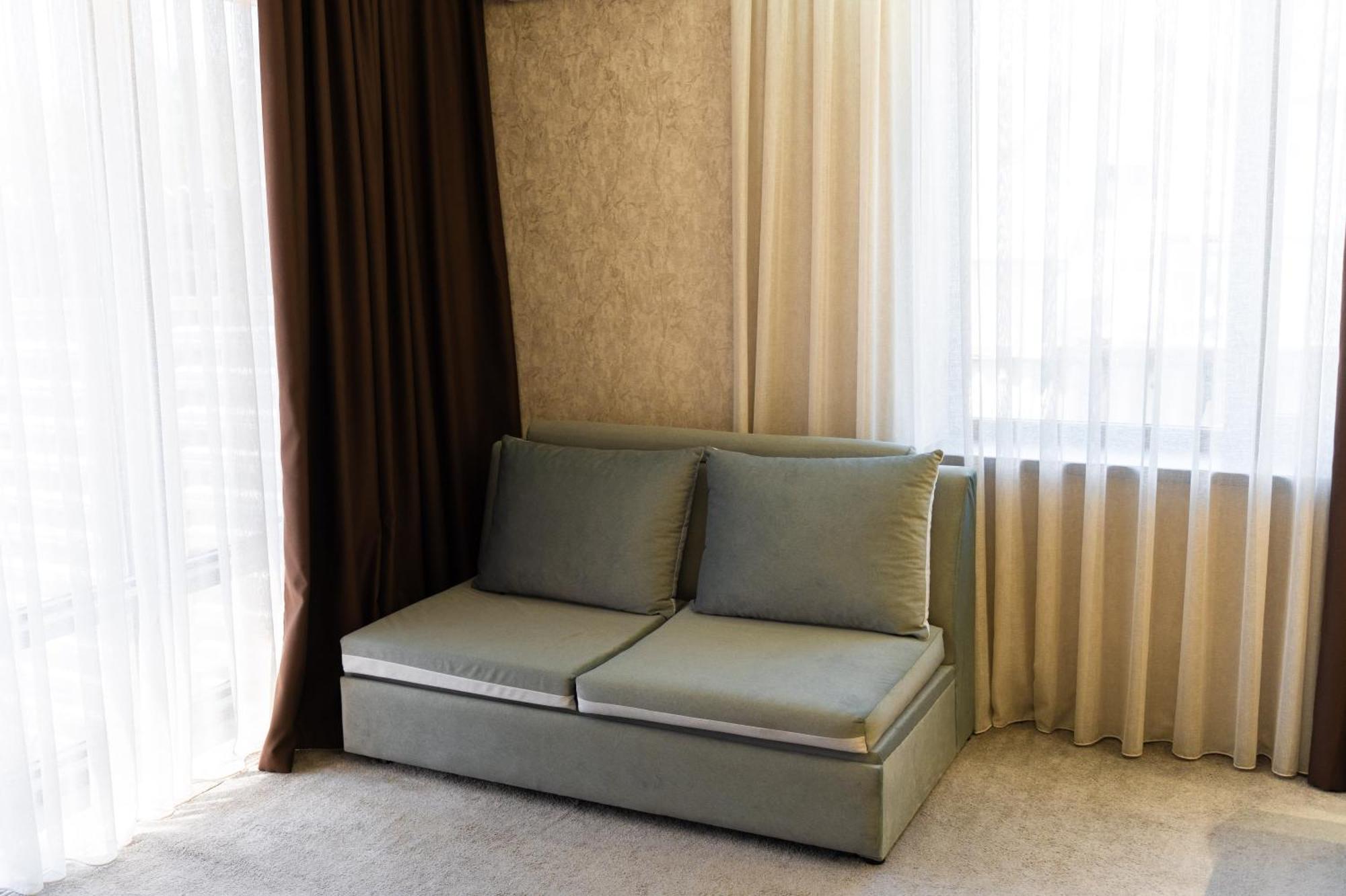 Cube House Osh Hotel ภายนอก รูปภาพ