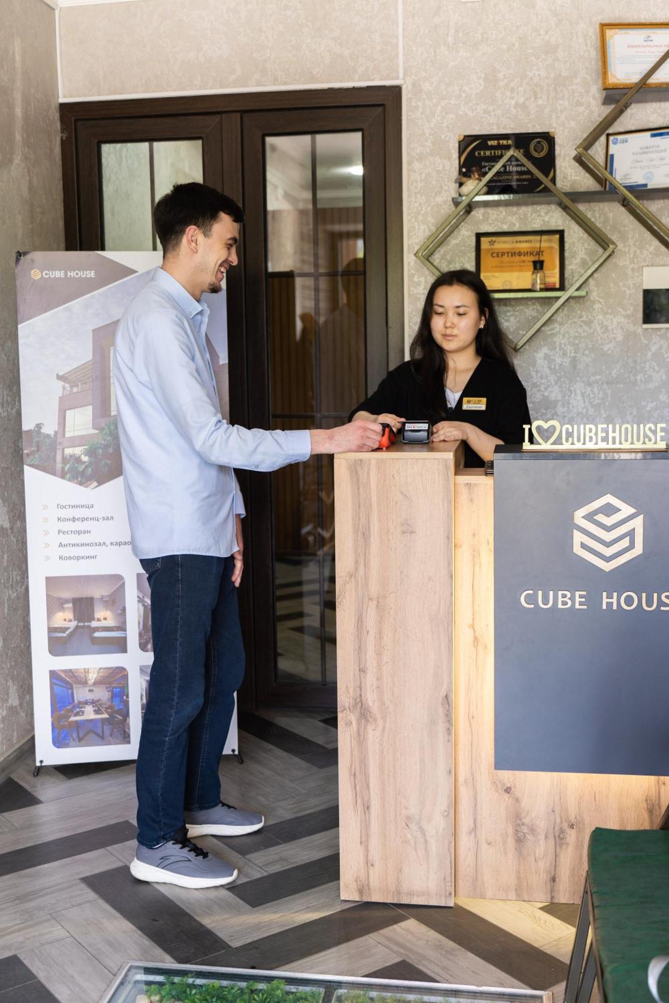 Cube House Osh Hotel ภายนอก รูปภาพ