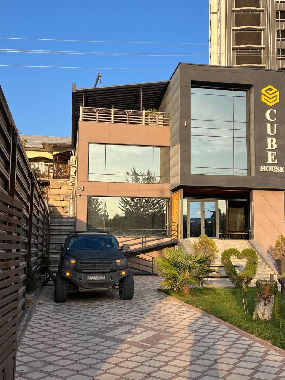 Cube House Osh Hotel ภายนอก รูปภาพ